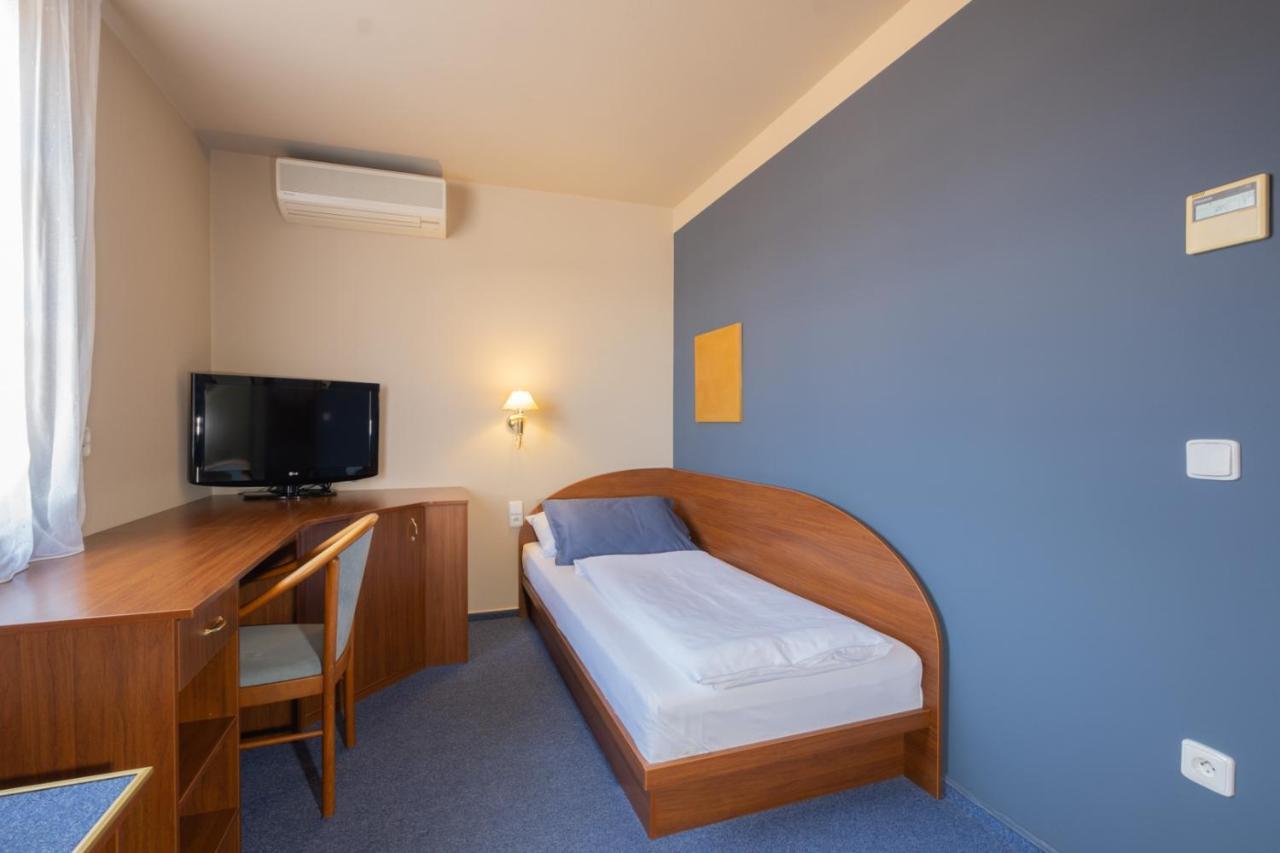 Hotel Mohelnice Buitenkant foto
