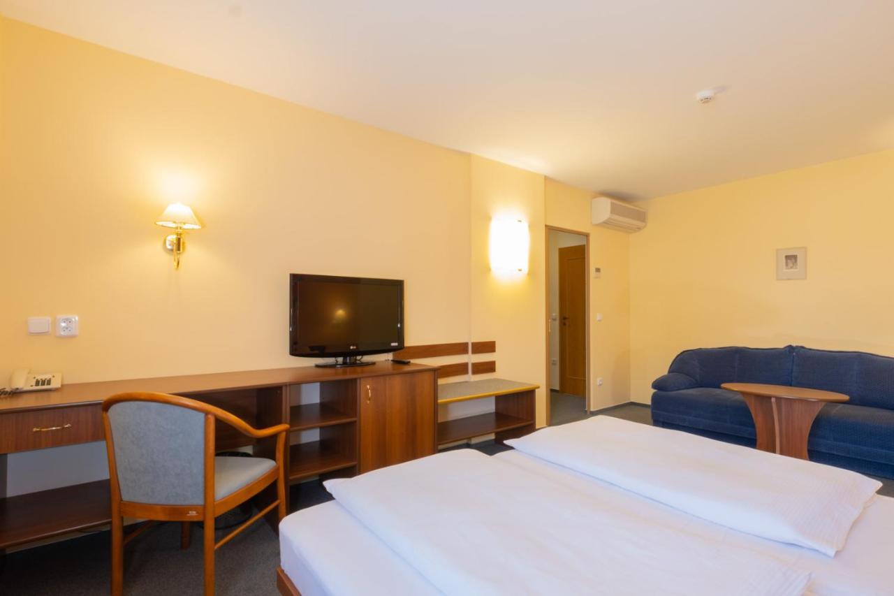 Hotel Mohelnice Buitenkant foto